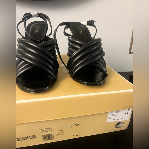 New Michael Kors Royce sandals, size 9 - Picture 3 of 8
